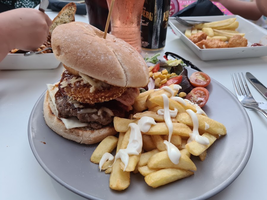 Boochies Breakfast , Brunch and Dinner