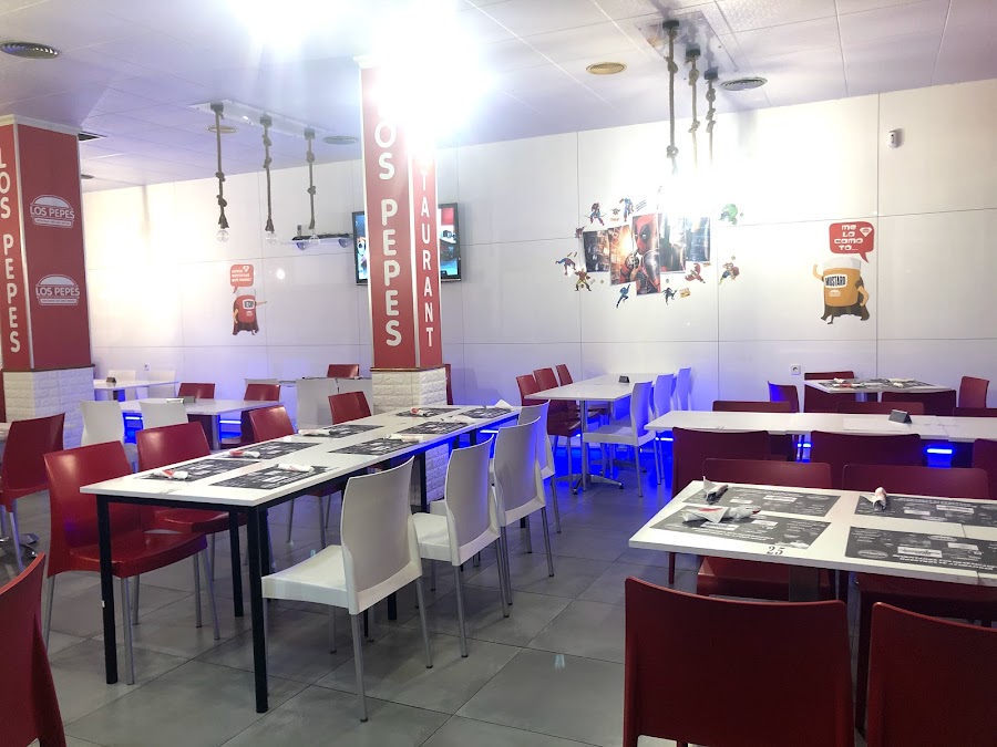 Los Pepes Giant Burger