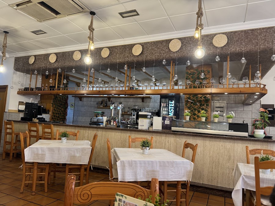 MOKA Bar-Restaurant
