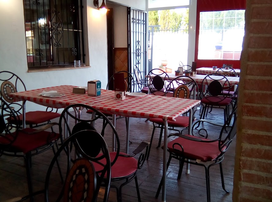 Restaurante La Puerta Grande / Junto Balneario de Leana