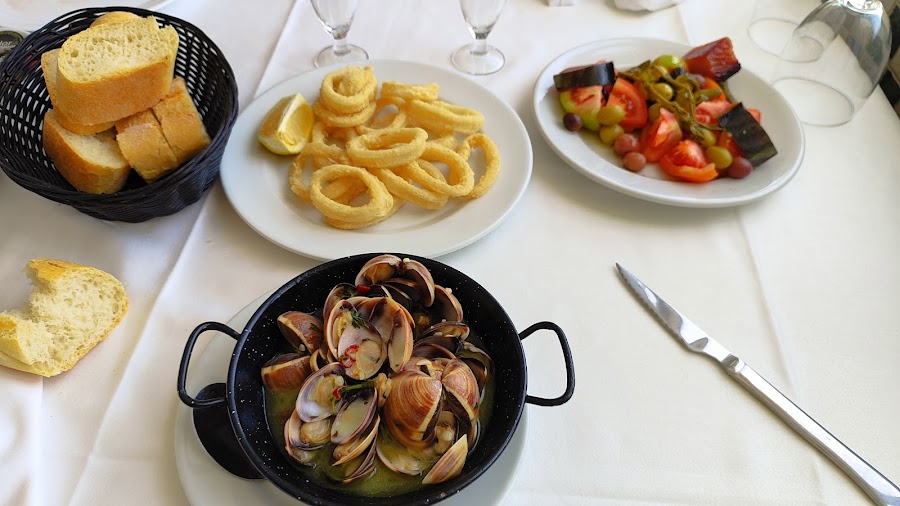 Bar Restaurante Especialidad En Calderos Y Paellas