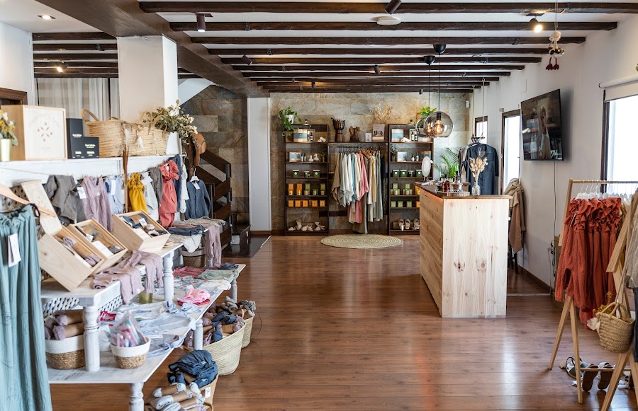 MóN Restaurant & Boutique