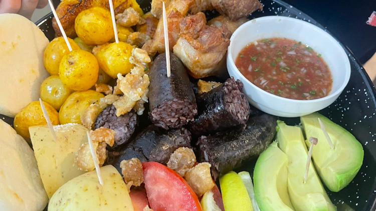 Quédate en la entrada - Comida Latina -